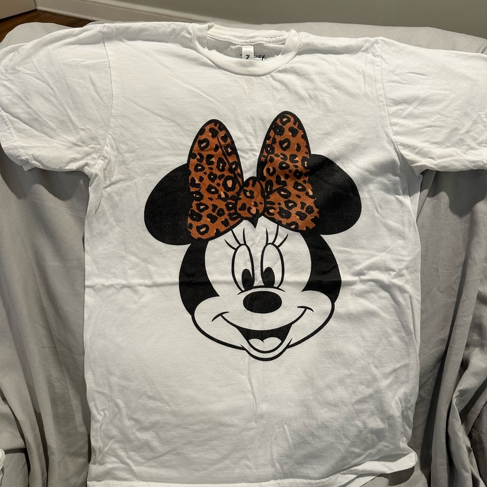 Women’s Minnie Mouse tee, size medium